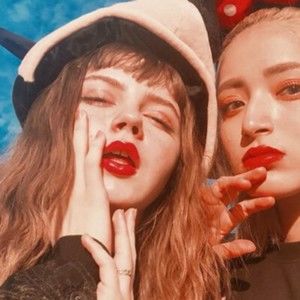 Meet your Posher, Elona